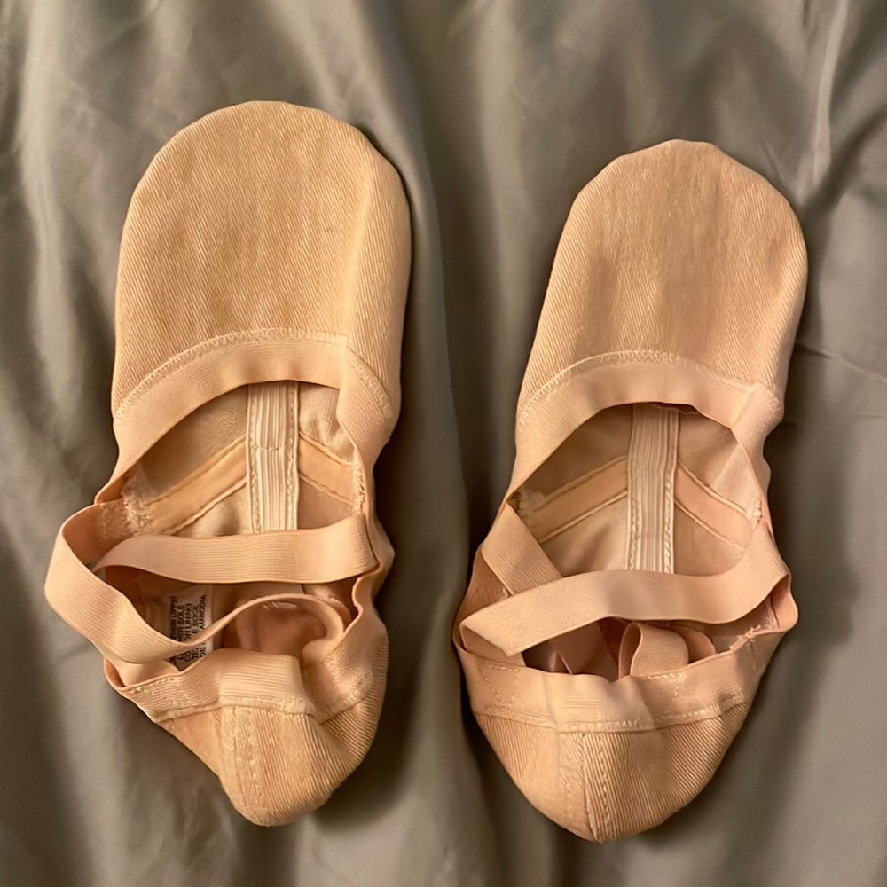 Ladies size 5.5 C Synchrony Stretch Canvas Ballet Shoes